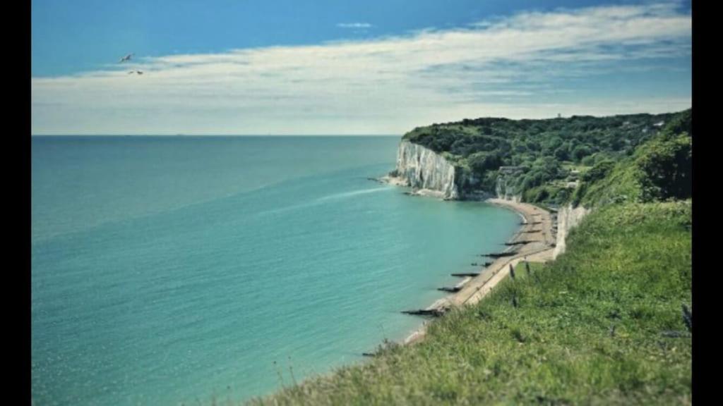 Foxes Sea Side Retreat Deluxe Chalet Is A Lovely Holiday Home Tucked Away On The Kent Coast Kingsdown  Buitenkant foto