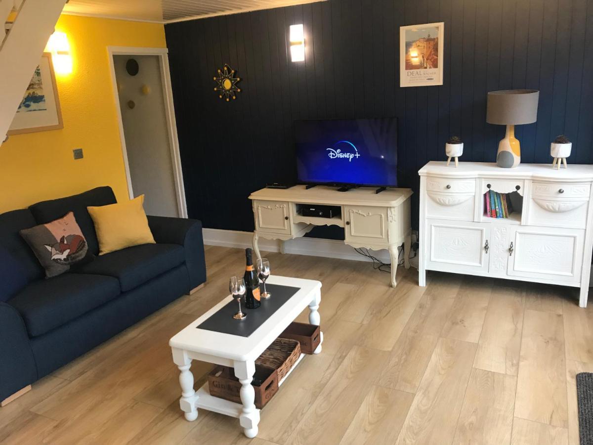 Foxes Sea Side Retreat Deluxe Chalet Is A Lovely Holiday Home Tucked Away On The Kent Coast Kingsdown  Buitenkant foto