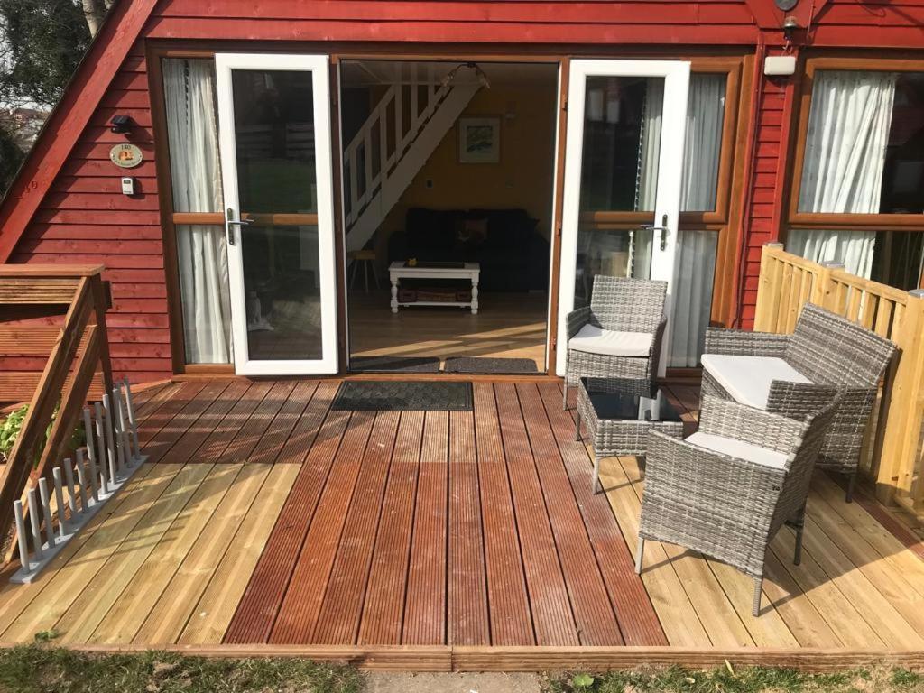 Foxes Sea Side Retreat Deluxe Chalet Is A Lovely Holiday Home Tucked Away On The Kent Coast Kingsdown  Buitenkant foto
