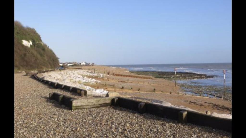 Foxes Sea Side Retreat Deluxe Chalet Is A Lovely Holiday Home Tucked Away On The Kent Coast Kingsdown  Buitenkant foto