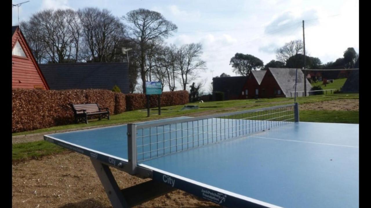 Foxes Sea Side Retreat Deluxe Chalet Is A Lovely Holiday Home Tucked Away On The Kent Coast Kingsdown  Buitenkant foto