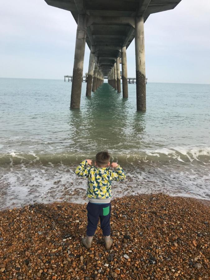 Foxes Sea Side Retreat Deluxe Chalet Is A Lovely Holiday Home Tucked Away On The Kent Coast Kingsdown  Buitenkant foto